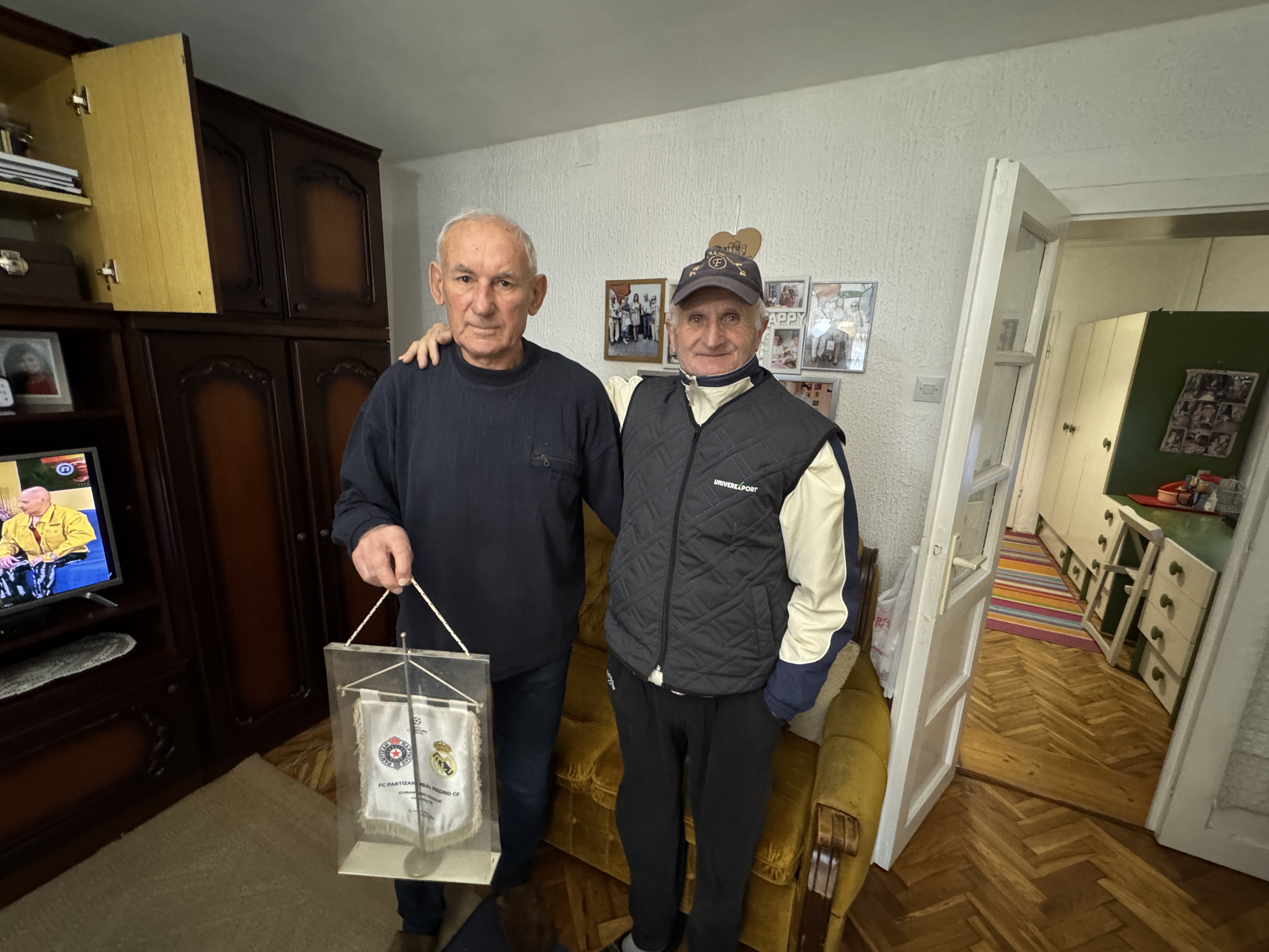 Sa komšijom Batom prošeta do parka foto B.Grujić